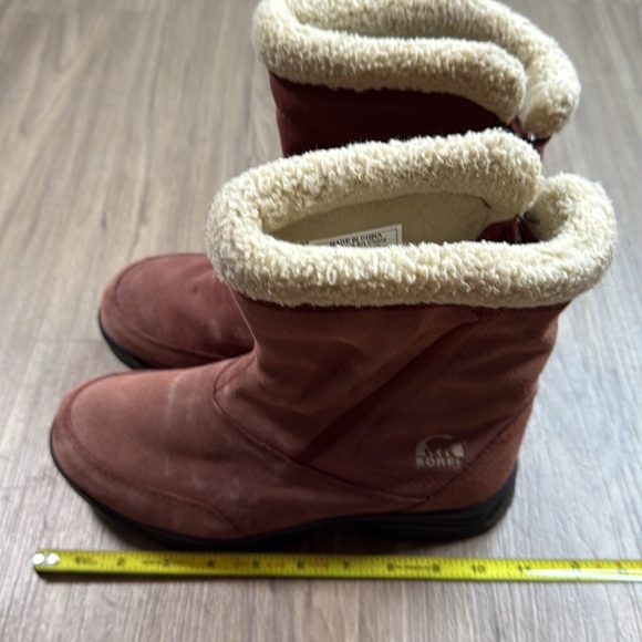 Sorel Red Suede Winter Boots with Cream Lining - Picture 12 of 13